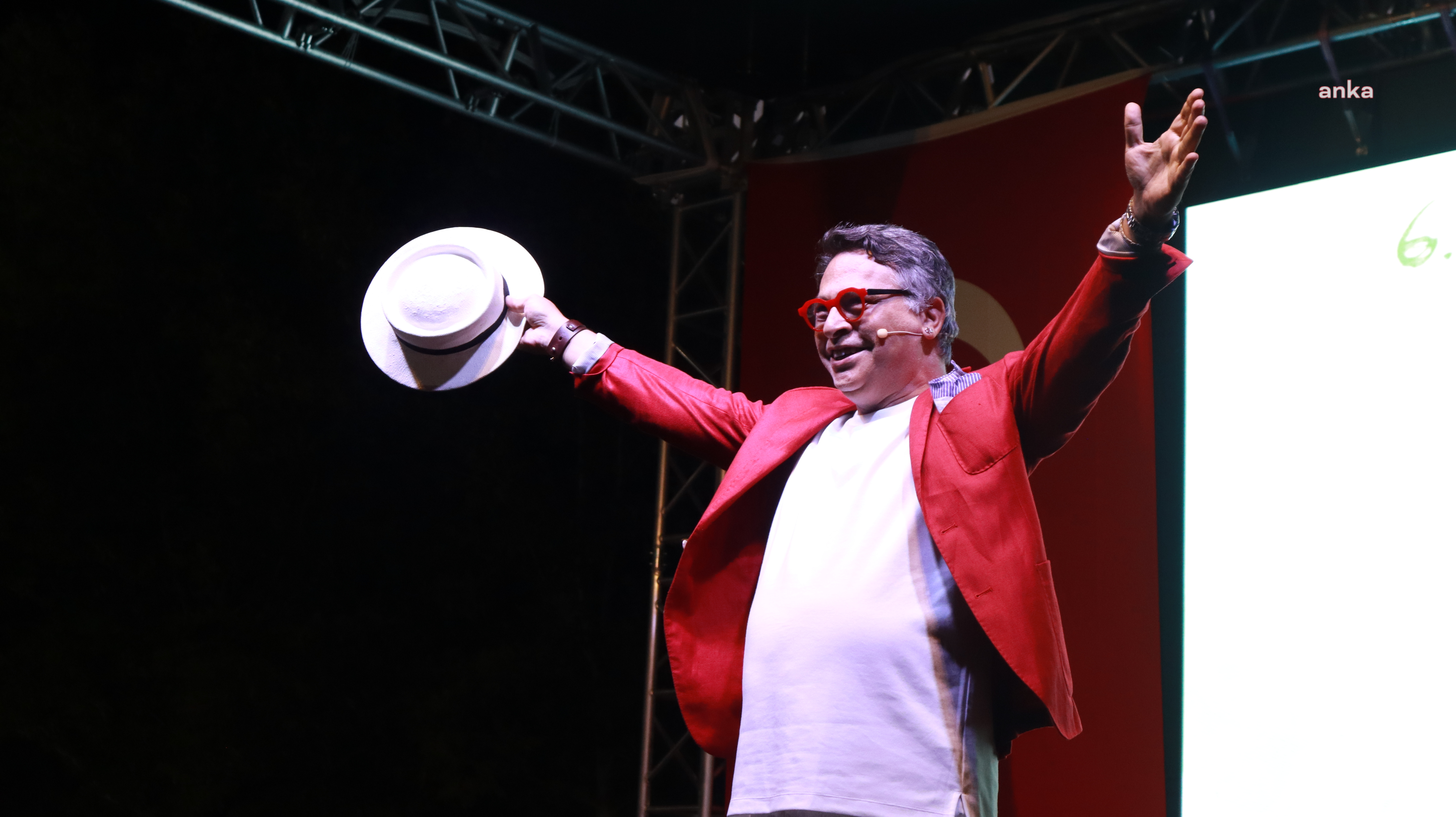 Barbaros Şansal, müjdeyi verdi... Moda akademisi kuruyor