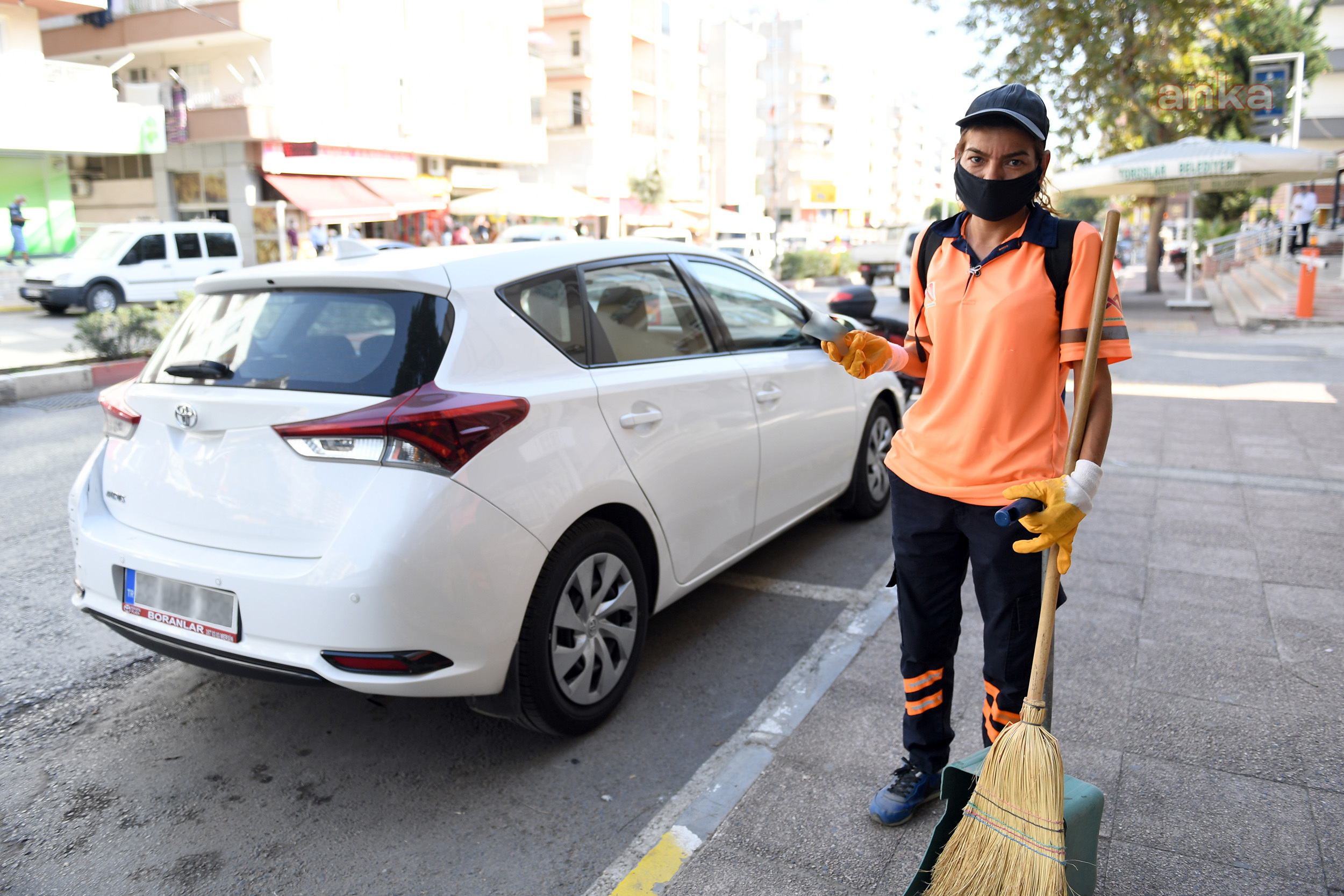 MERSİN BÜYÜKŞEHİR PERSONELİNDEN ÖRNEK DAVRANIŞ: BULDUĞU PARAYI KARAKOLA TESLİM ETTİ