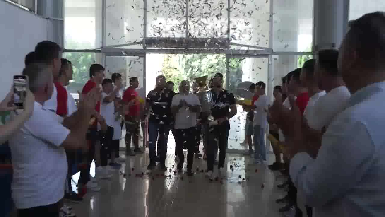 Muratpaşa Belediyesi'nde başpehlivan Enes Doğan için coşkulu karşılama