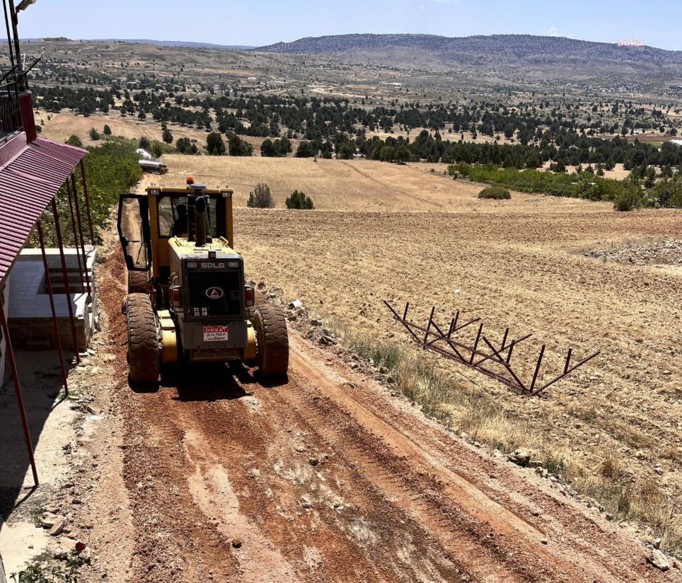 Silifke’de arazi yolları bakımda