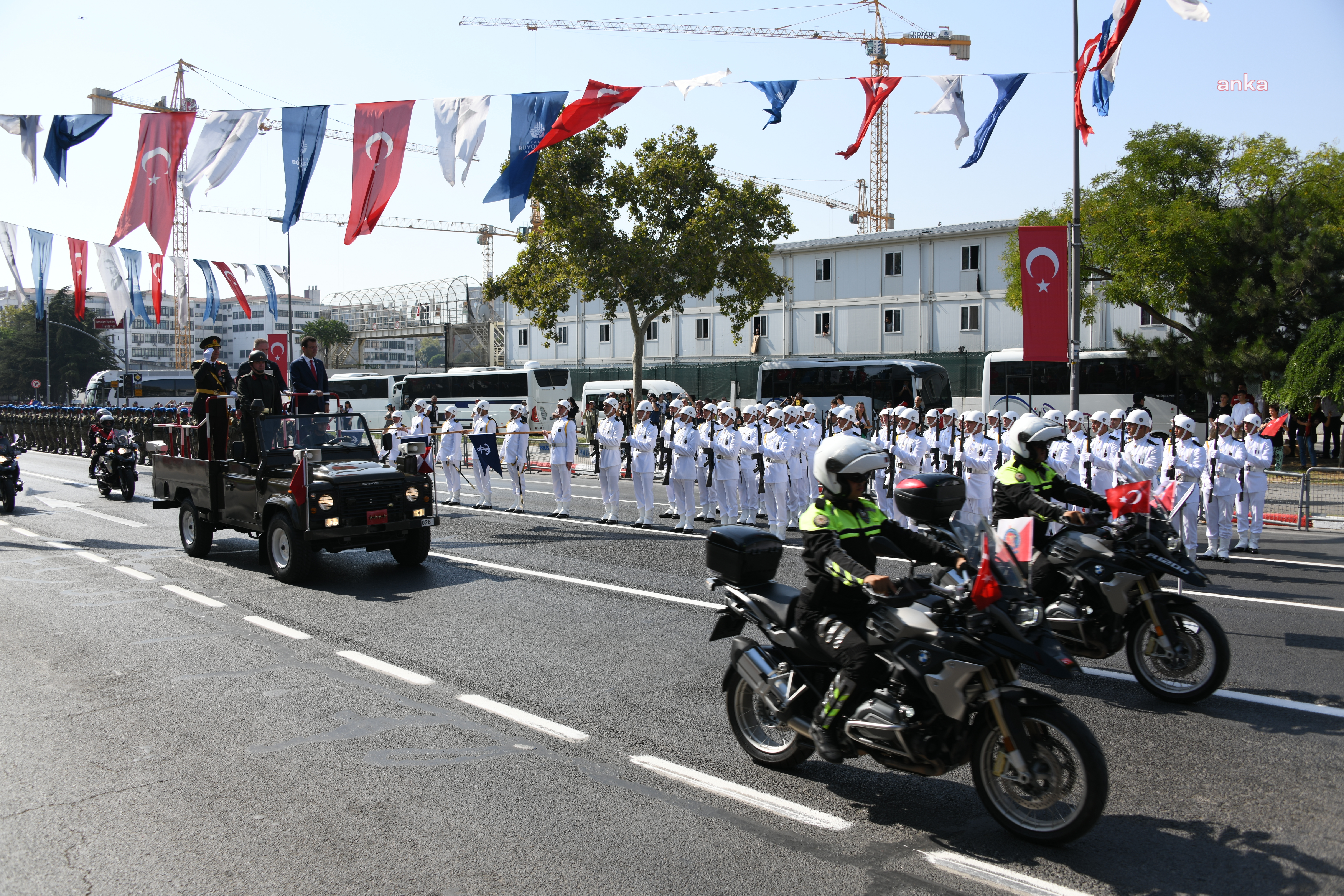 İstanbul'da pazar günü 30 Ağustos provası nedeniyle bazı yollar trafiğe kapatılacak