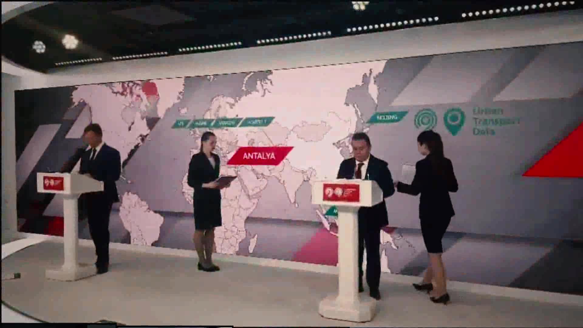 Antalya Büyükşehir Belediye Başkanı Böcek, Moskova Ulaşım Zirvesi’nde Antalya’yı anlattı