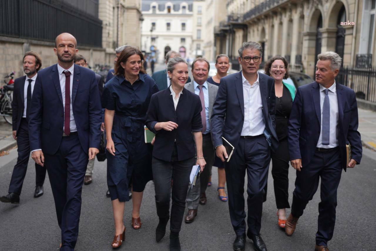 Fransa'da sol ittifak, yeni başbakan ataması beklenen Cumhurbaşkanı Macron ile görüşmek için Elysee Sarayı'nda