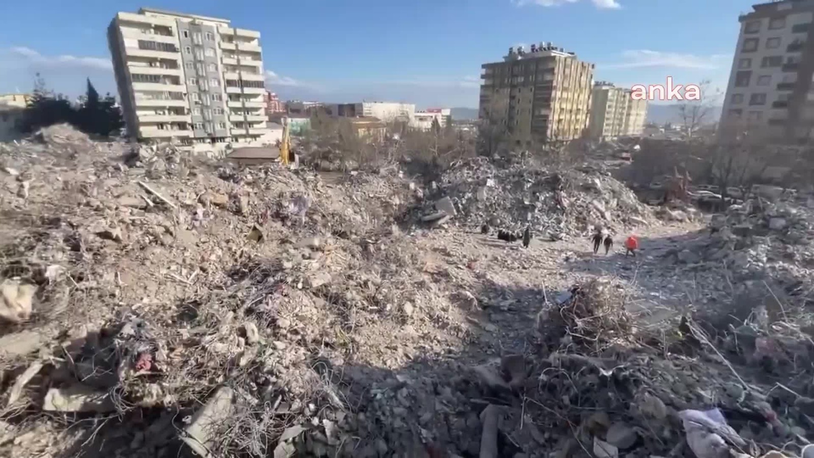 Ebrar Sitesi ailelerinden Bakan Kurum'a tepki: "Buraya adaletten önce imar girdi; bunun bir reklam malzemesiymiş gibi kullanılmasını kabul etmiyoruz”