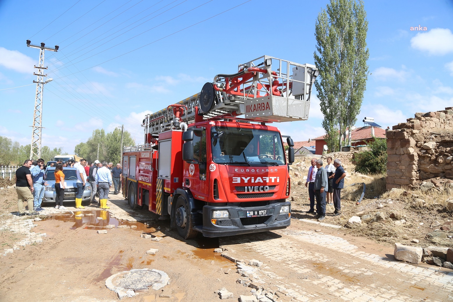 Kayseri'de sel felaketi... Kayıp bir kişiyi arama çalışmaları devam ediyor