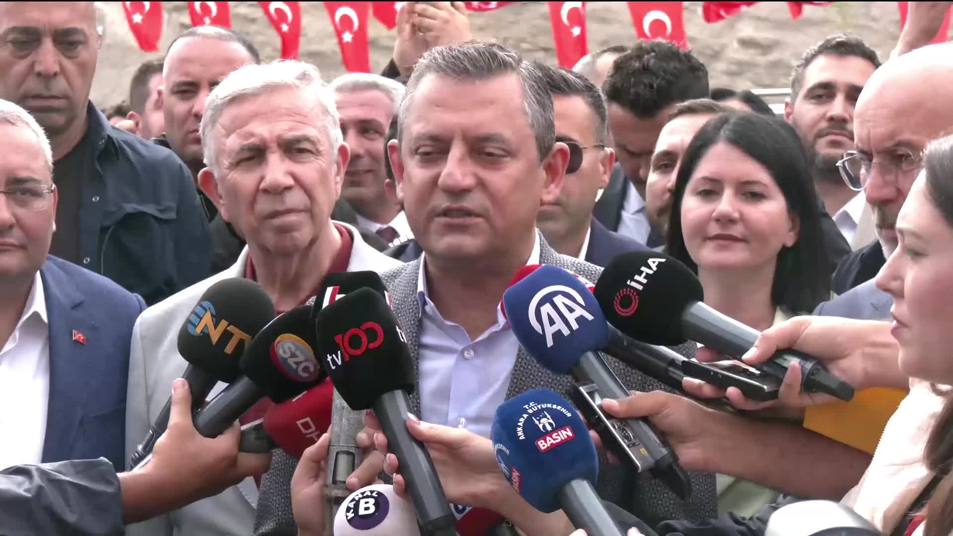 Özgür Özel'den Erdoğan'ın "Can Atalay" yorumuna sert tepki: "Sayın Erdoğan dönsün baksın bir, Alpay Özalan denilen organizma ne yapıyor"