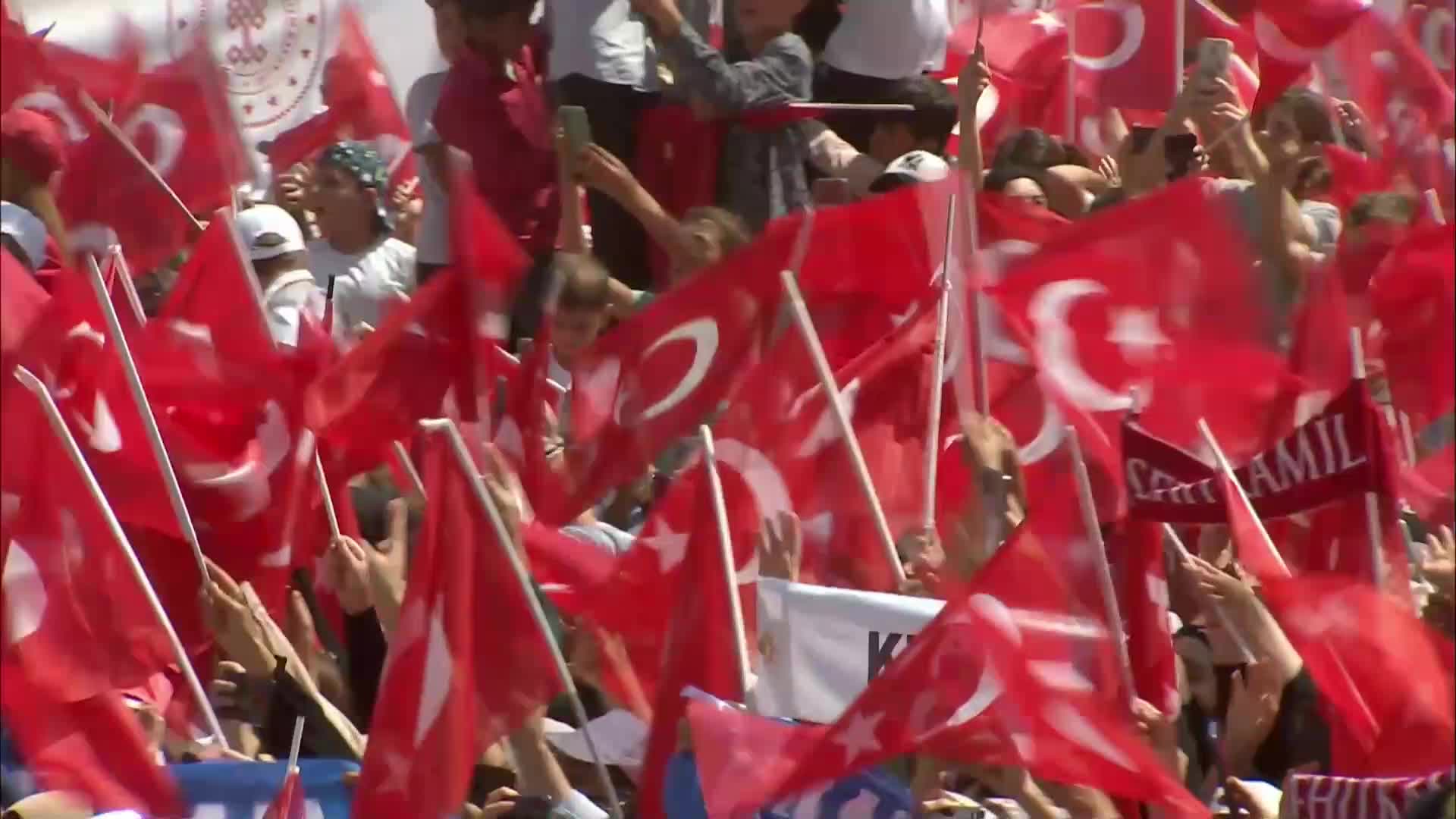 Cumhurbaşkanı Erdoğan: "Aramıza nifak tohumları ekmeye çalışan fitne odaklarına geçit vermedik, vermeyeceğiz"