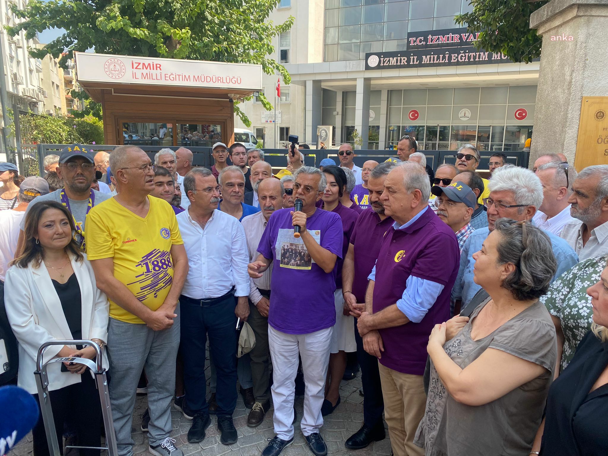 İzmir Atatürk Lisesi Mezunlar Derneği’nden ‘okullardaki alanların’ ihalesine tepki: Okulda narkotik olaylar ve adli vakalar başlayabilir