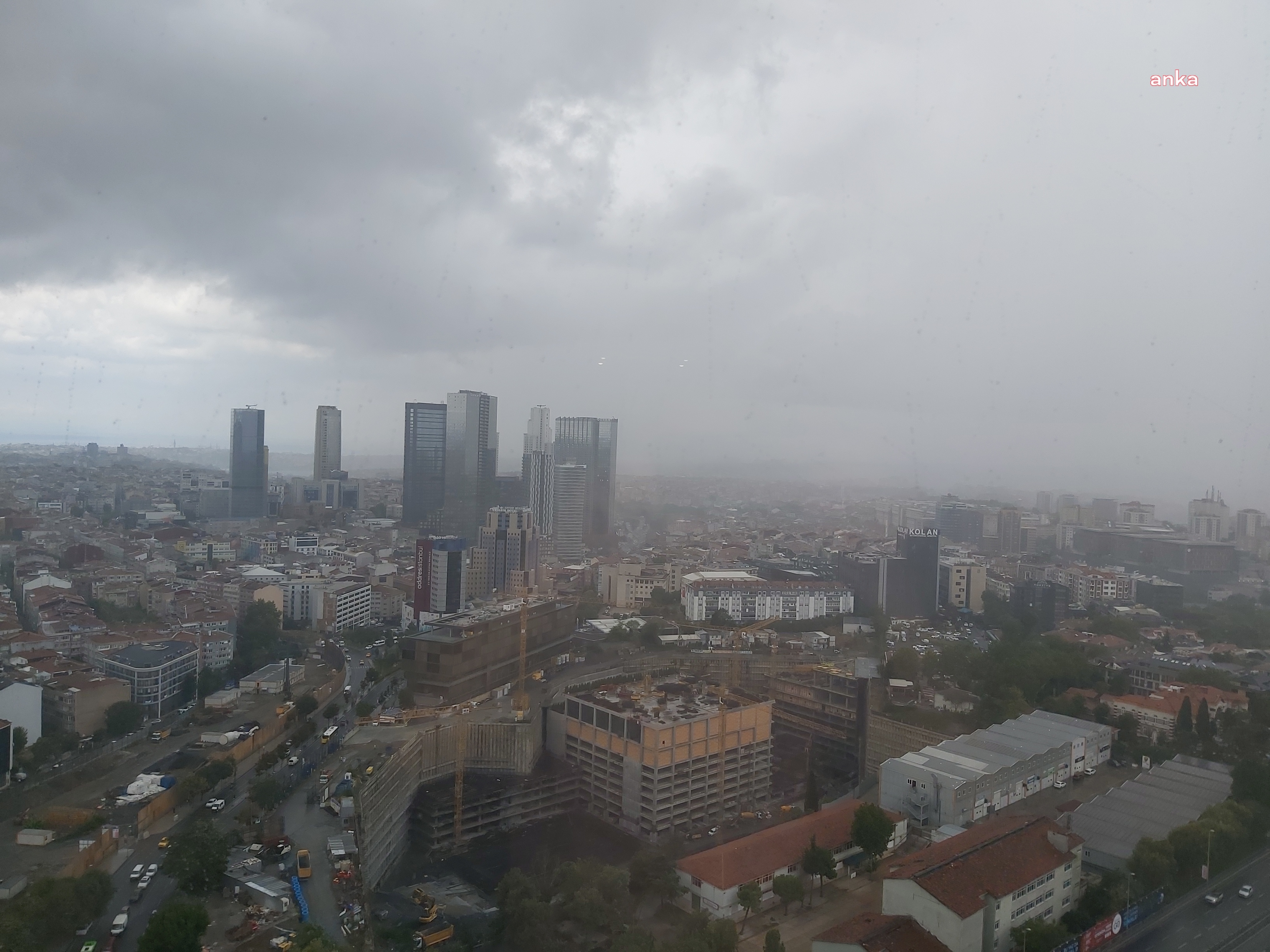 Meteoroloji'den yarın sabah için İstanbullulara sağanak yağış uyarısı
