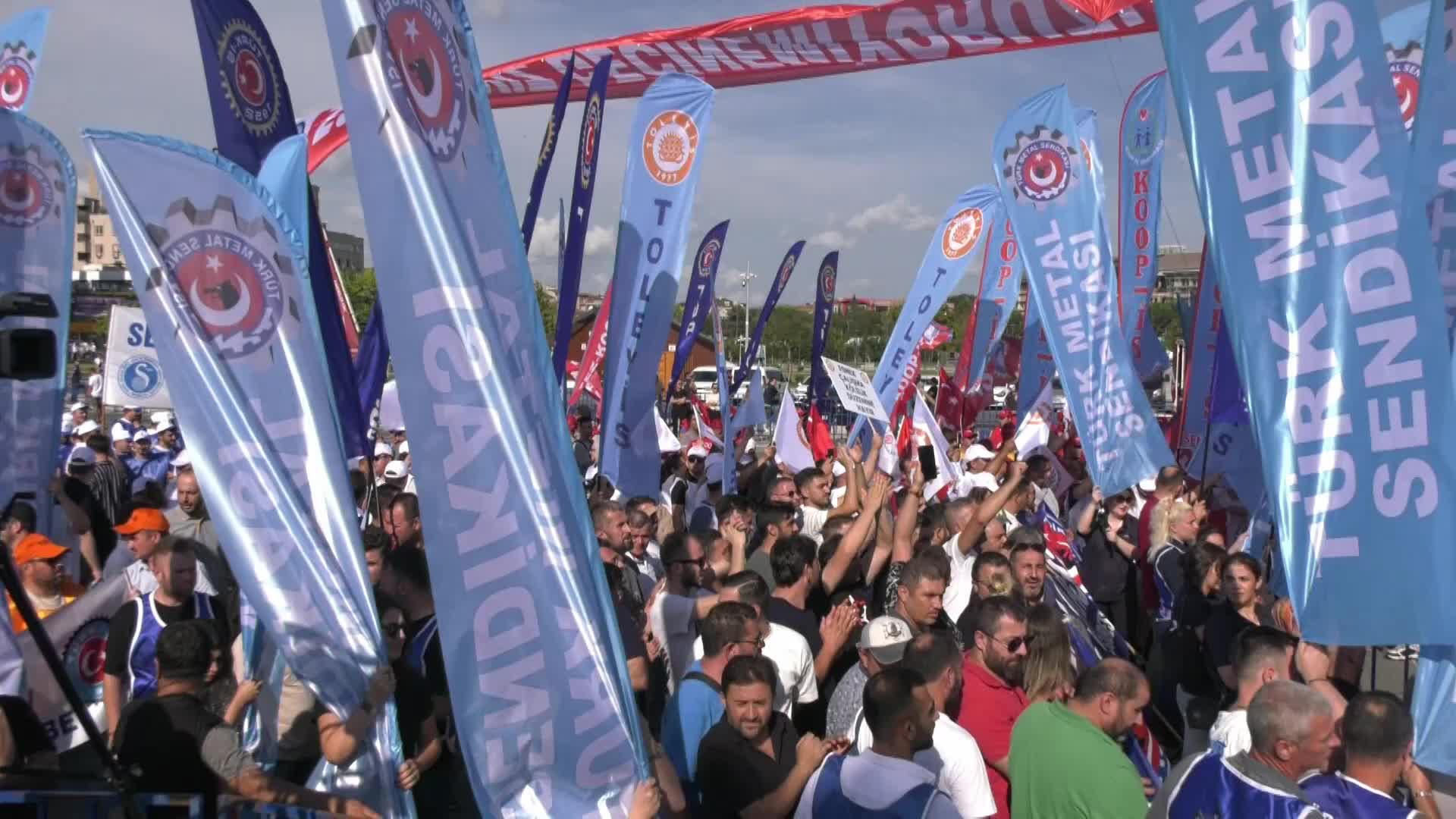 TÜRK-İŞ'in mitinginde, Genel Başkan'a istifa sloganları