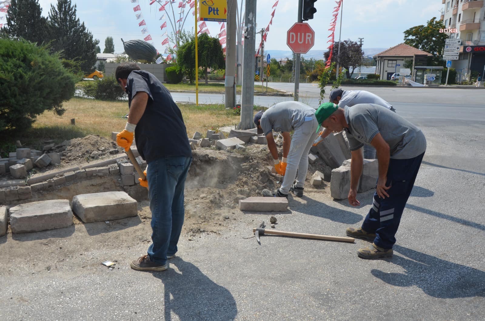 Kahramankazan Belediyesi, ilçe genelinde üstyapı faaliyetlerini sürdürüyor