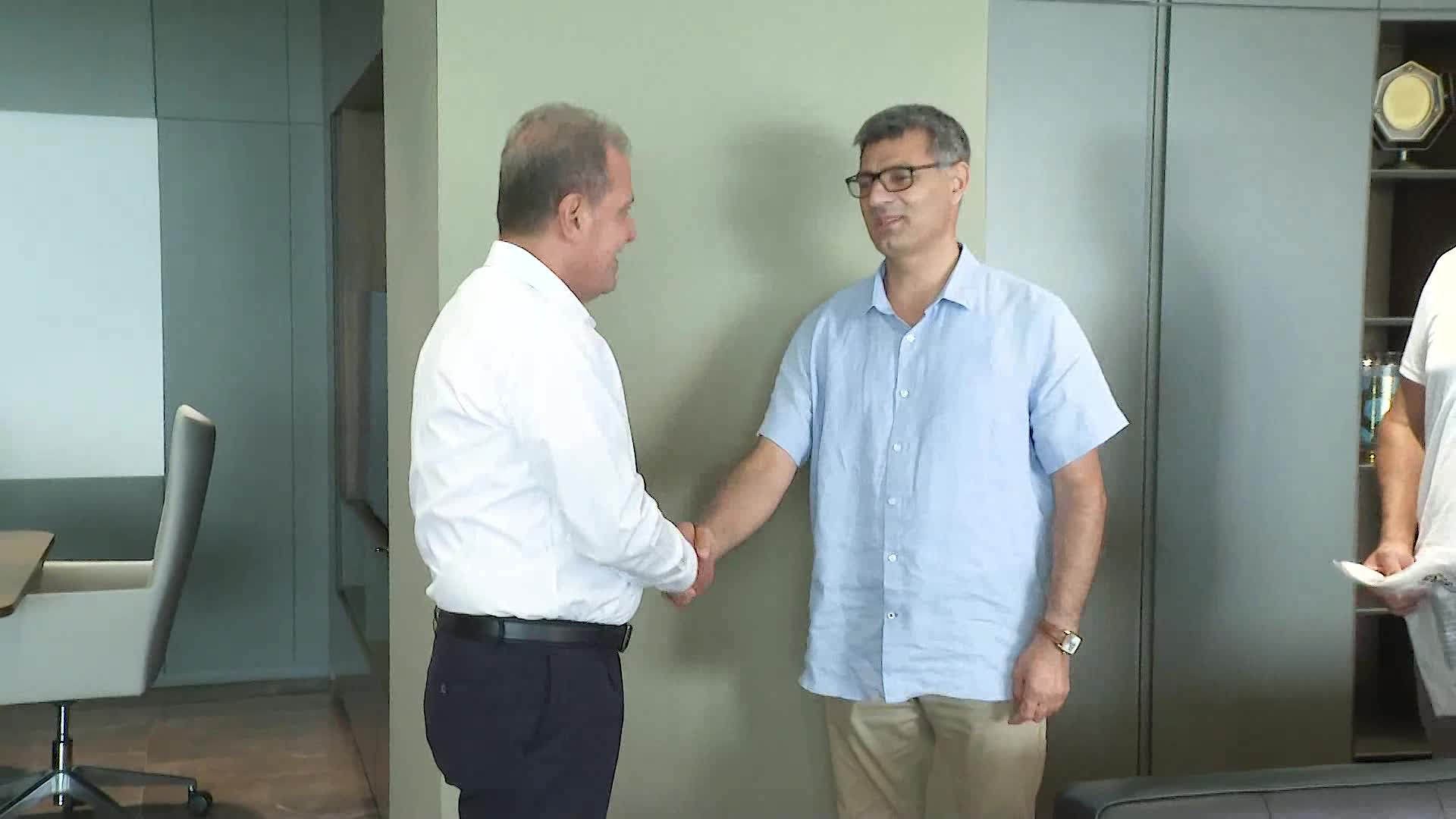 Yusuf Dikeç, Mersin Büyükşehir Belediye Başkanı Seçer'i ziyaret etti
