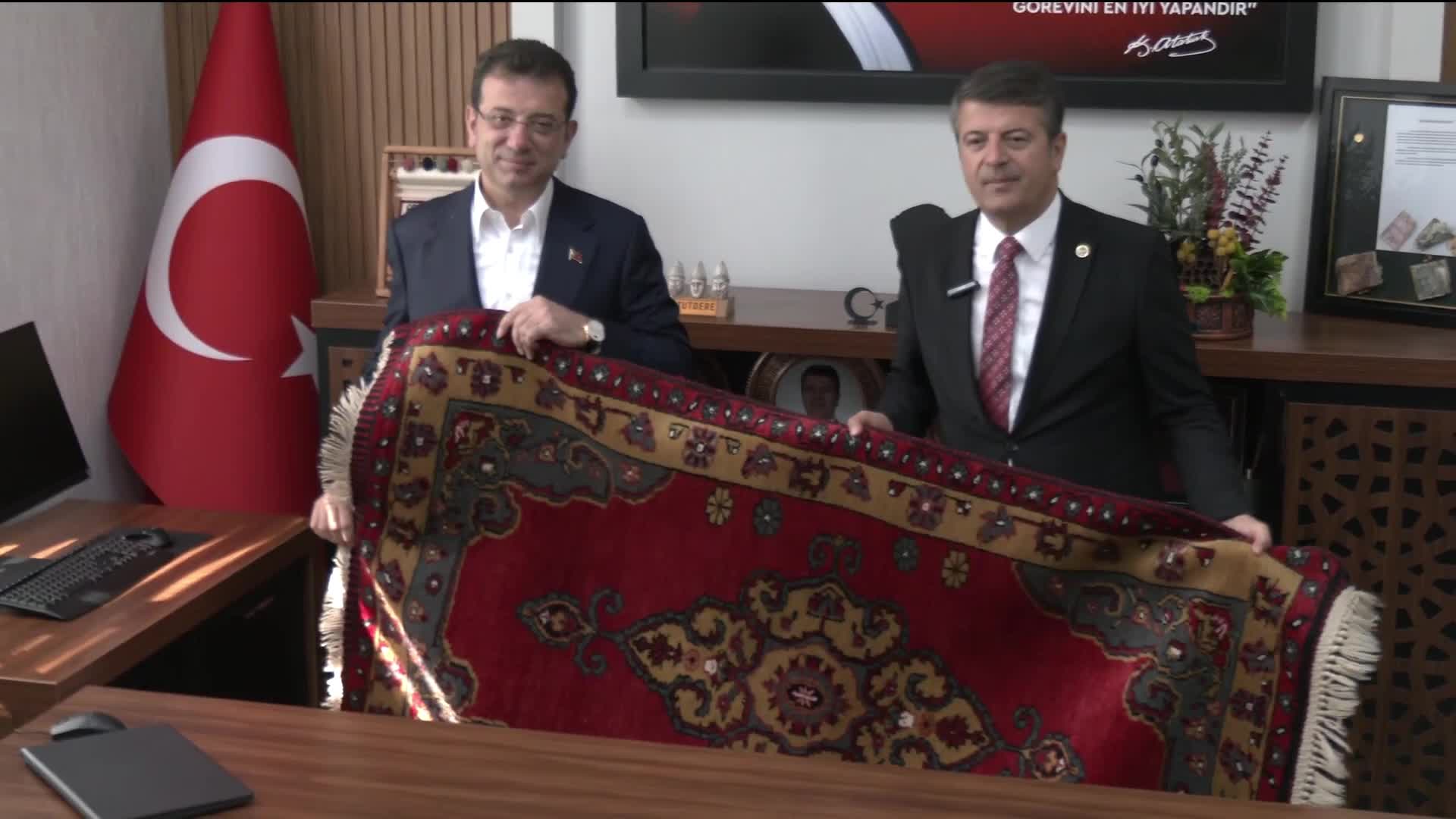 Ekrem İmamoğlu Adıyaman'da: "Gölcük'ten daha acı bir insan kaybıyla yaşadığımız depremi yaşamak utanç vericidir"