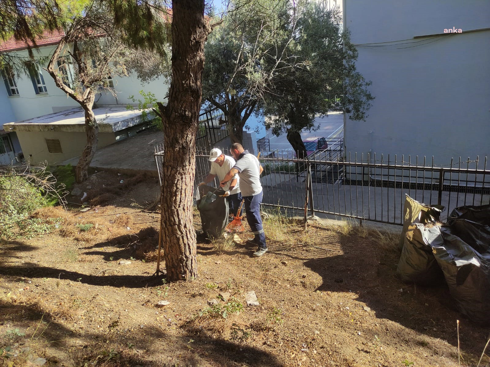 Karabağlar Belediyesi okullara desteğini sürdürüyor