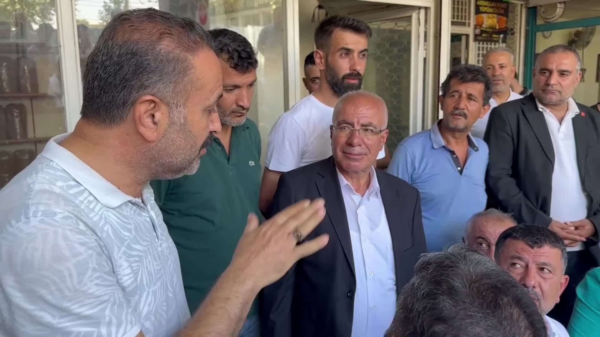 CHP'li milletvekilleri Adıyaman'da tütün üreticilerini ziyaret etti...  Veli Ağbaba, "Hükümet, yerli ve milli tütün ile mücadele edeceğine uyuşturucuyla mücadele etsin"