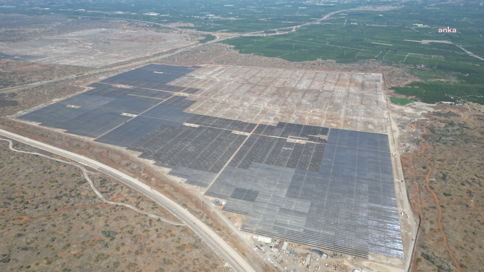 Türkiye'nin ikinci en büyük güneş enerjisi santrali, kısmi olarak devreye alındı