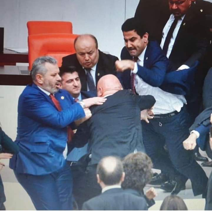KAVGADAN BÖYLE ÇIKTI