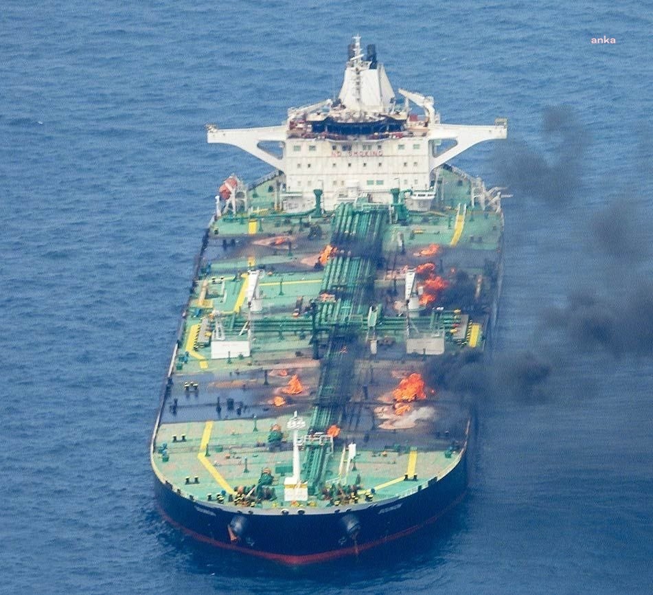 Husiler, Kızıldeniz’deki yanan petrol tankerine destek ekiplerinin müdahalesine izin verecek