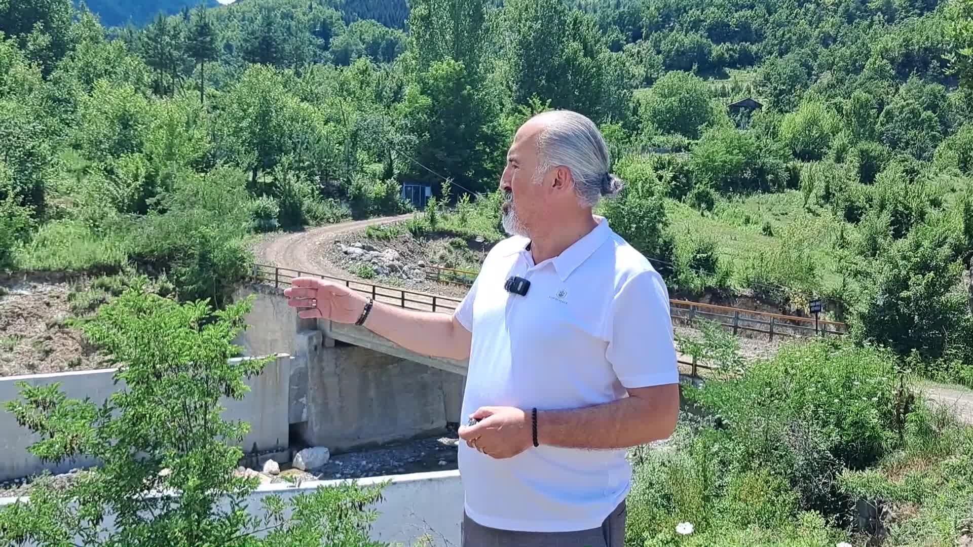 Artvin Şavşatlılar, derede yapılan ıslah çalışmasına tepki gösterdi: “Biz yatırımlara değil betonun boşu boşuna dereye dökülmesine karşıyız”
