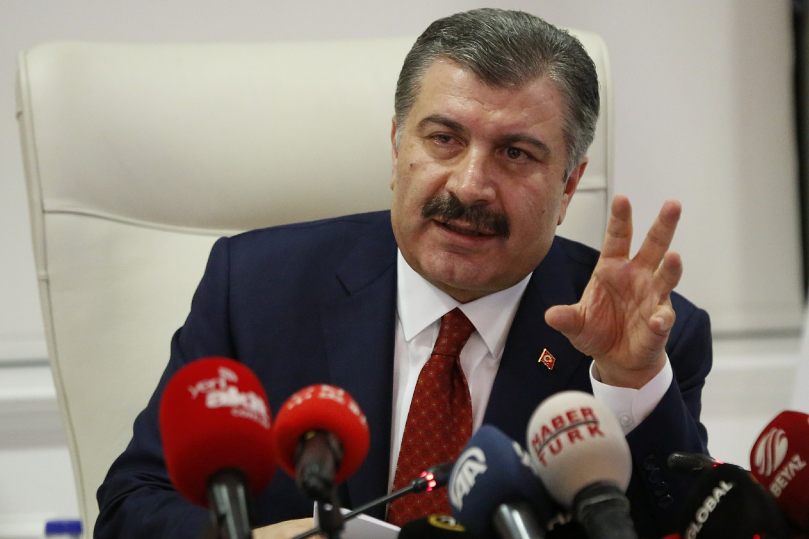 BAKAN SELÇUK: 30 NİSAN’A KADAR EVDEN EĞİTİME DEVAM