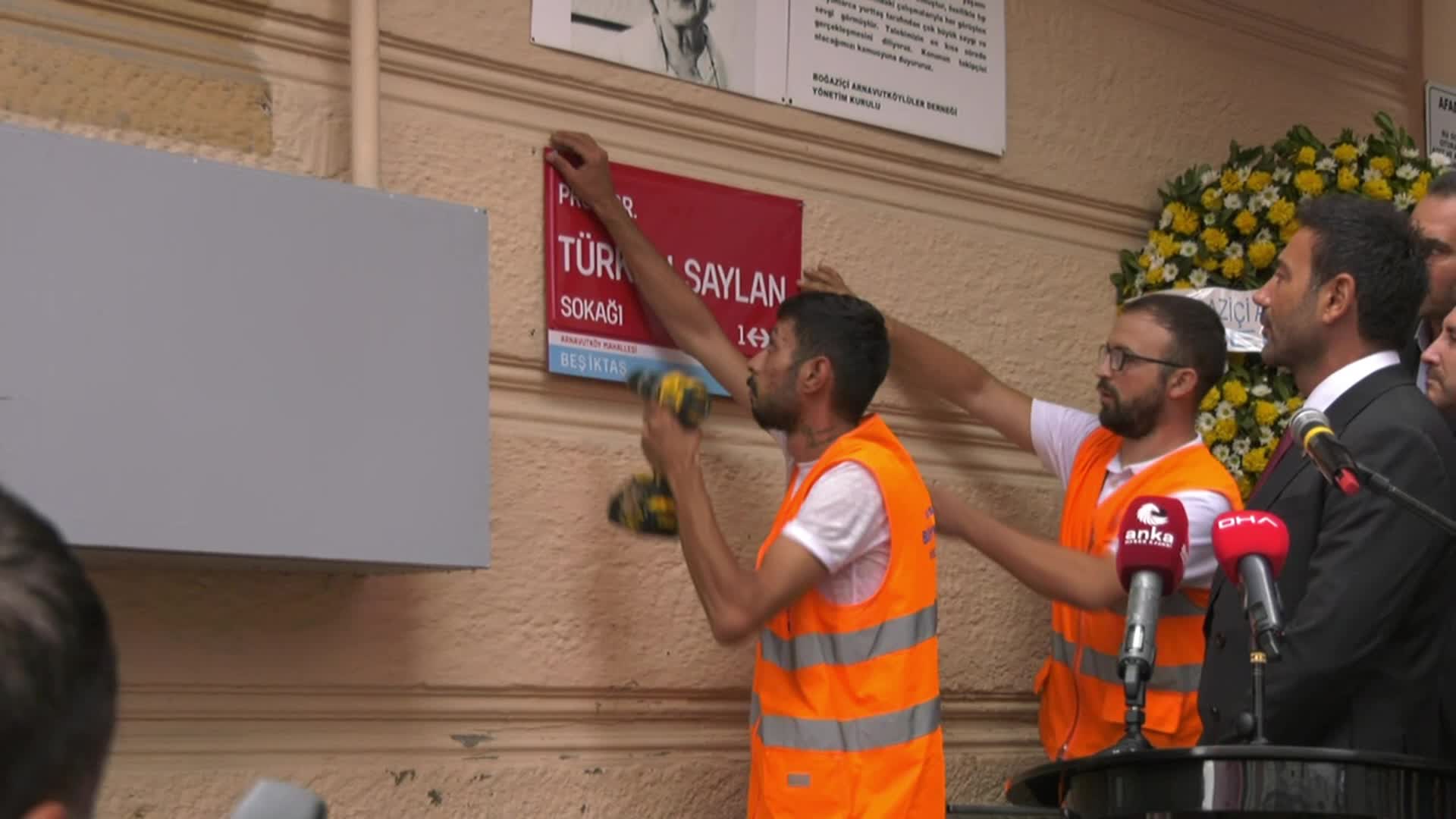 Prof. Dr. Türkan Saylan'ın adı Beşiktaş'ta yaşadığı sokağa verildi, sokağın tabelası bugün asıldı