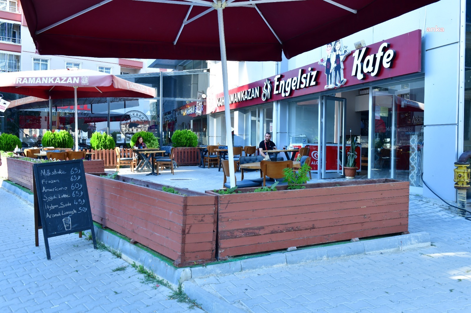 Kahramankazan’da “Engelsiz Kafe” hizmete devam ediyor