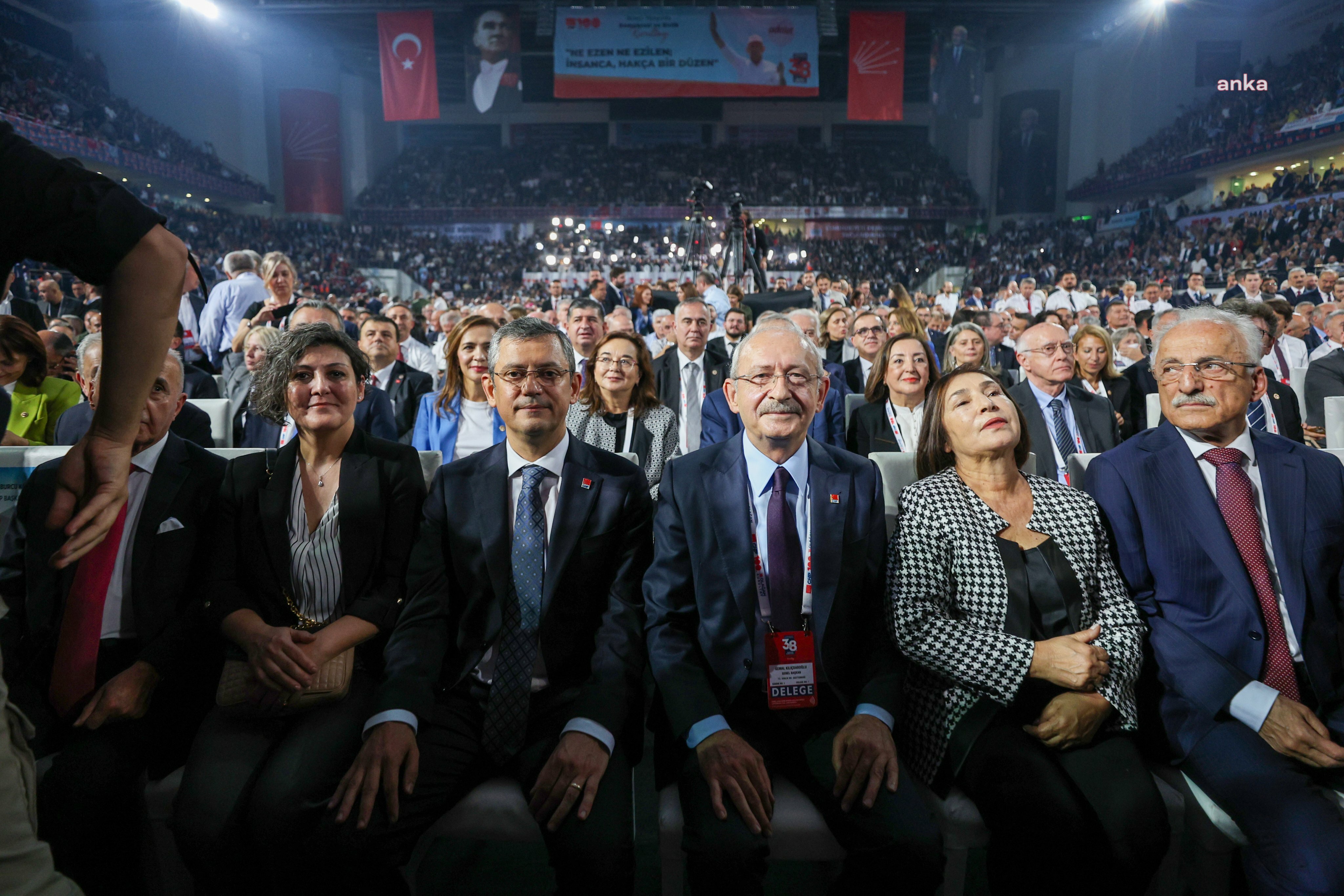 CHP Tüzük taslağını milletvekillerine sundu: Mevcut genel başkan aday gösterilemeyecek, isterse kendi aday olabilecek
