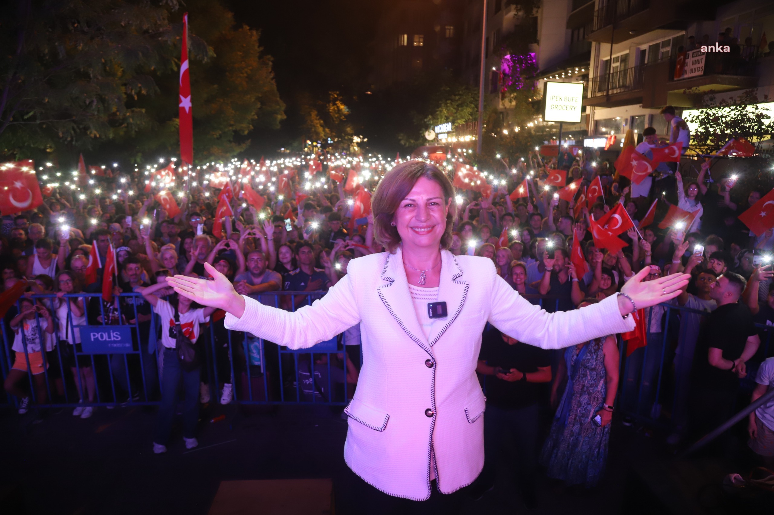 Eskişehir Büyükşehir Belediye Başkanı Ünlüce: "Atatürk sevdalısı Eskişehirliler olarak Cumhuriyetimize her zaman sahip çıkacağız"