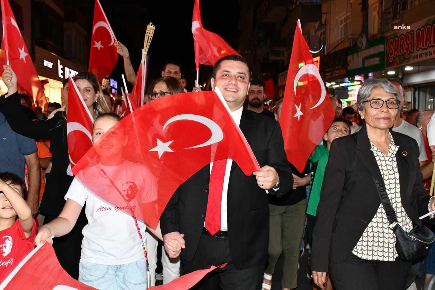 Torbalı’da binlerce kişi fener alayında buluştu