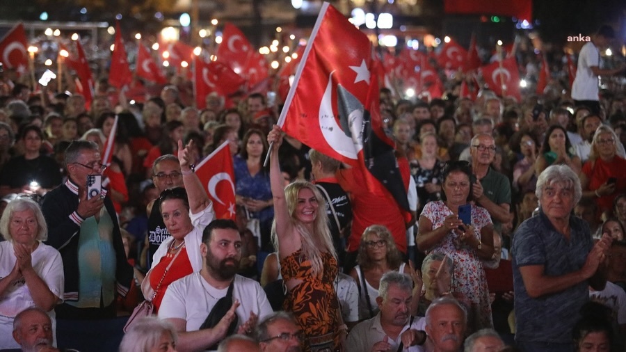 Didim'de Zafer Bayramı Kubat konseriyle coşkuyla kutlandı