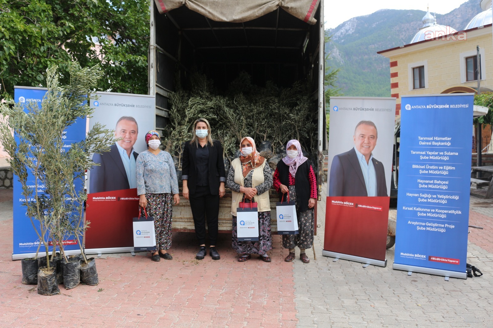 ANTALYA BÜYÜKŞEHİR'İN ÇİFTÇİYE DESTEĞİ SÜRÜYOR
