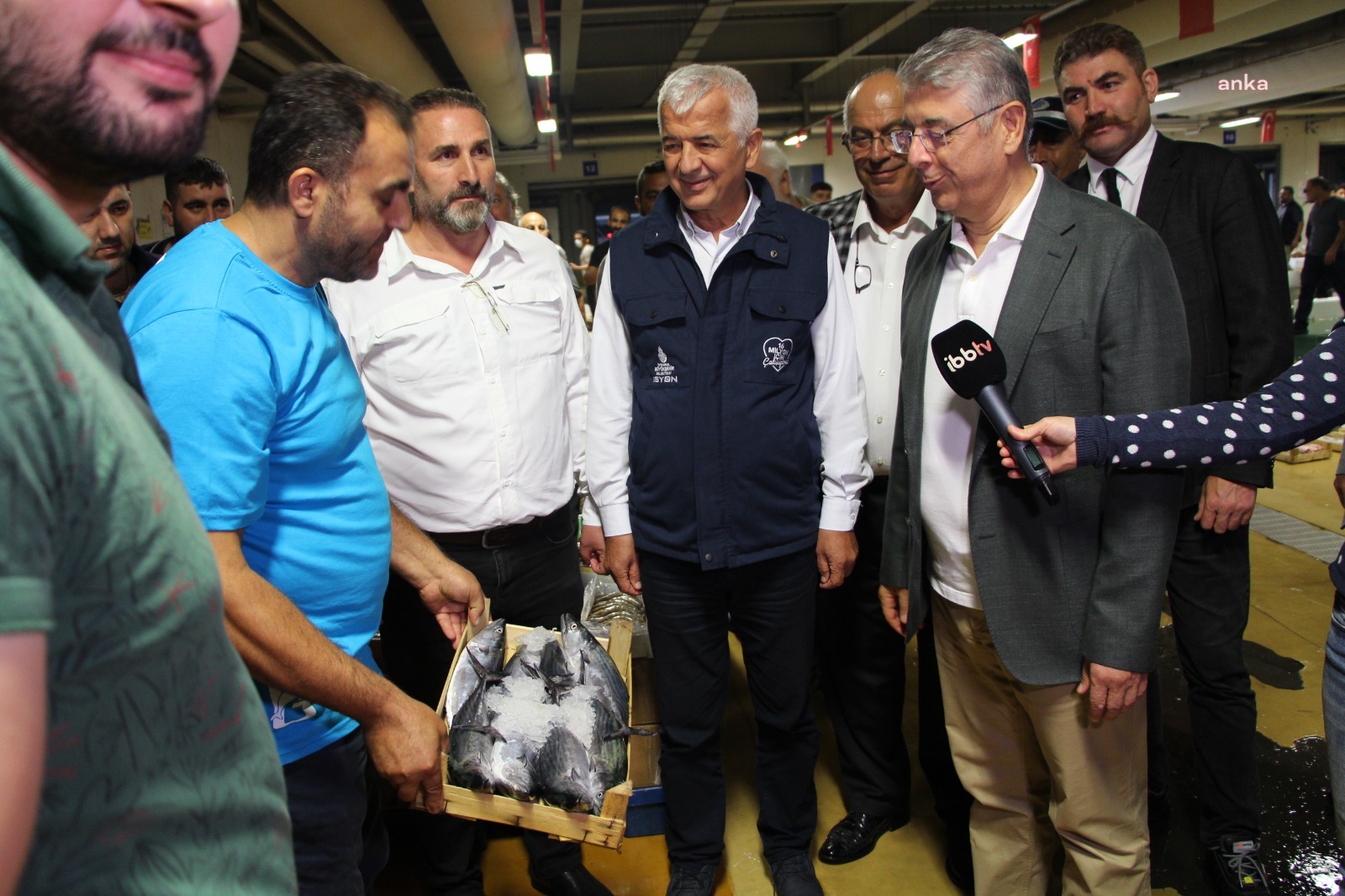 İlk gün bolluğu balıkçıların yüzünü güldürdü.. İBB Genel Sekreteri Çağlar: İnşallah İstanbullular daha ucuza balık yiyecek