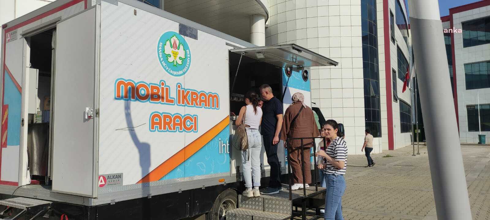 Manisa Büyükşehir Belediyesi KPSS'ye girenleri yalnız bırakmadı