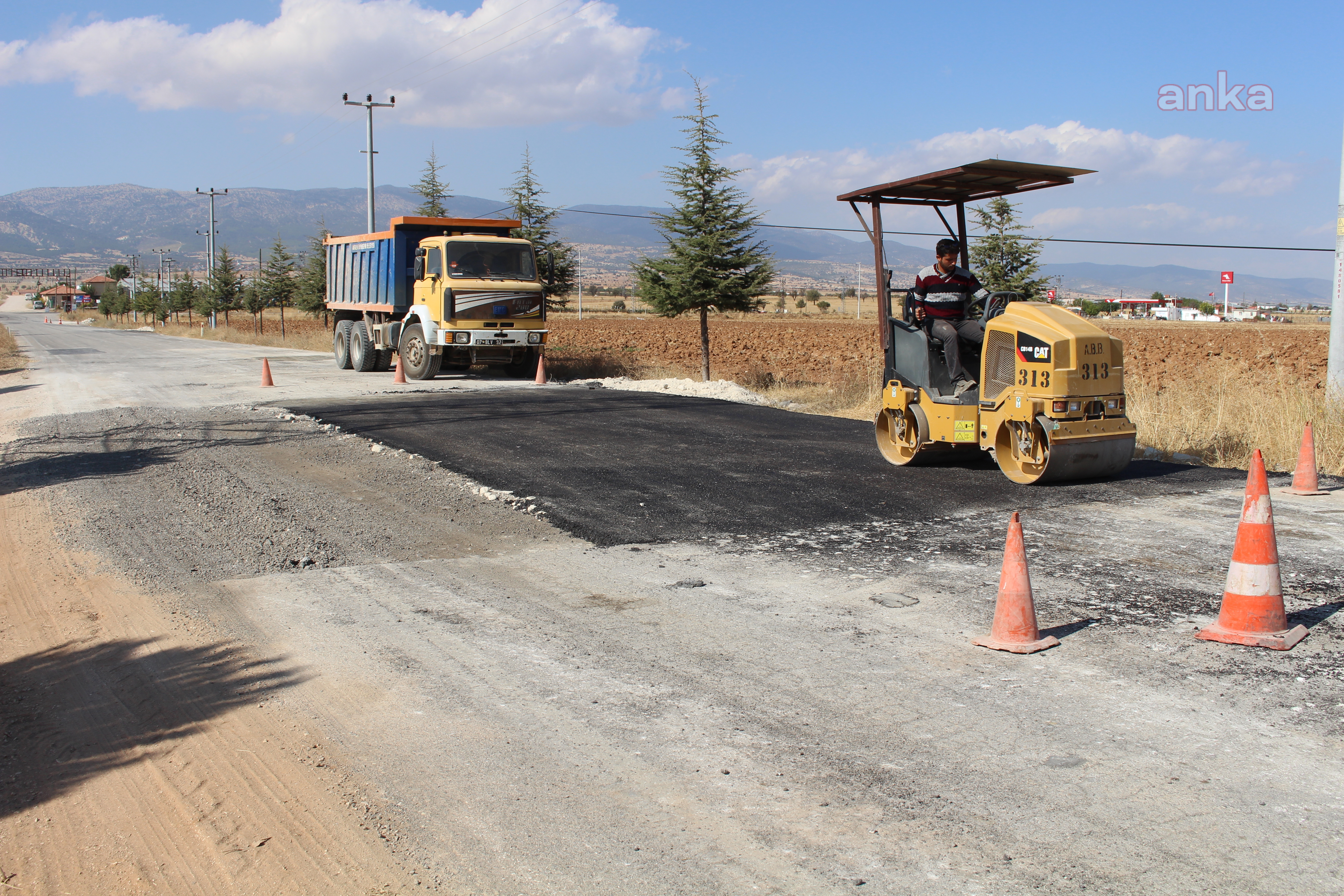 ANTALYA BÜYÜKŞEHİR'DEN KÜÇÜKKÖY GRUP YOLUNA BAKIM