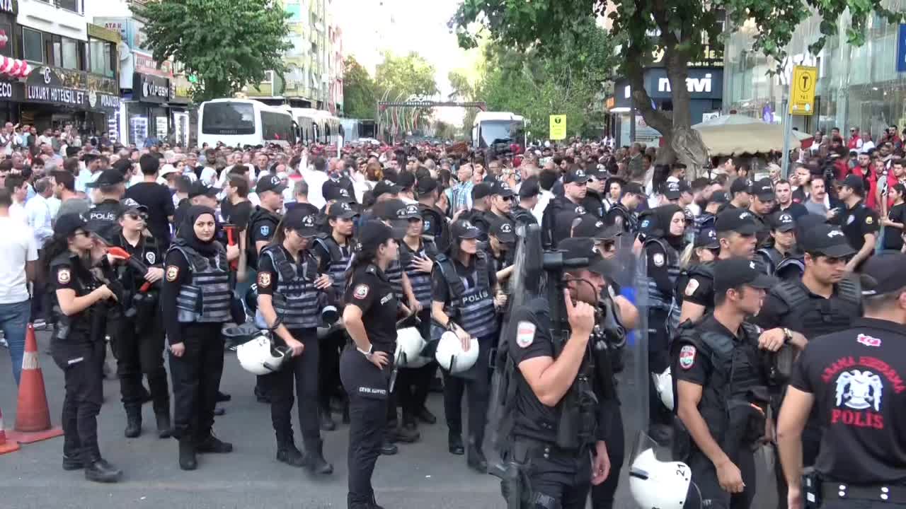 Diyarbakır’da "1 Eylül Dünya Barış Günü" yürüyüşle kutlandı