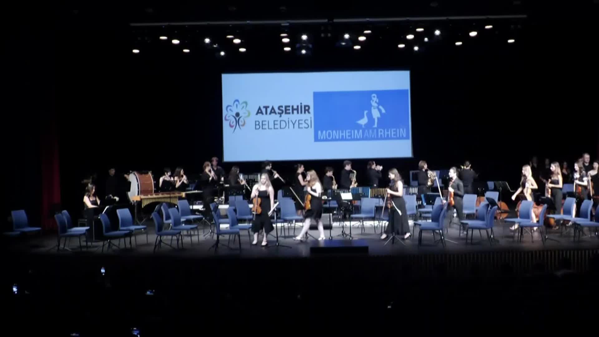 Dünya barışı için iki ülke orkestrasından ortak konser