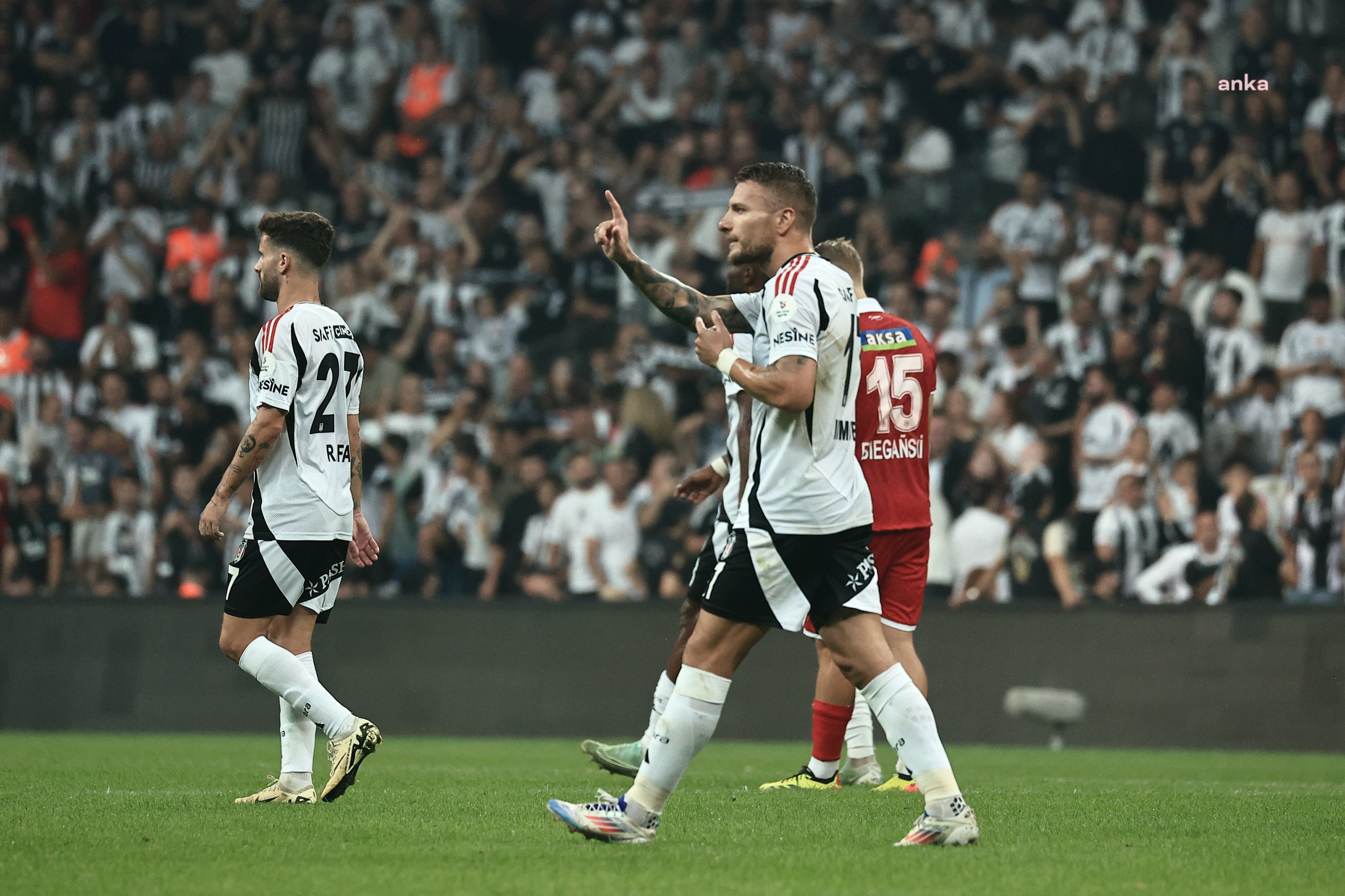 Beşiktaş sahasında Net Global Sivasspor'u 2-0 mağlup etti