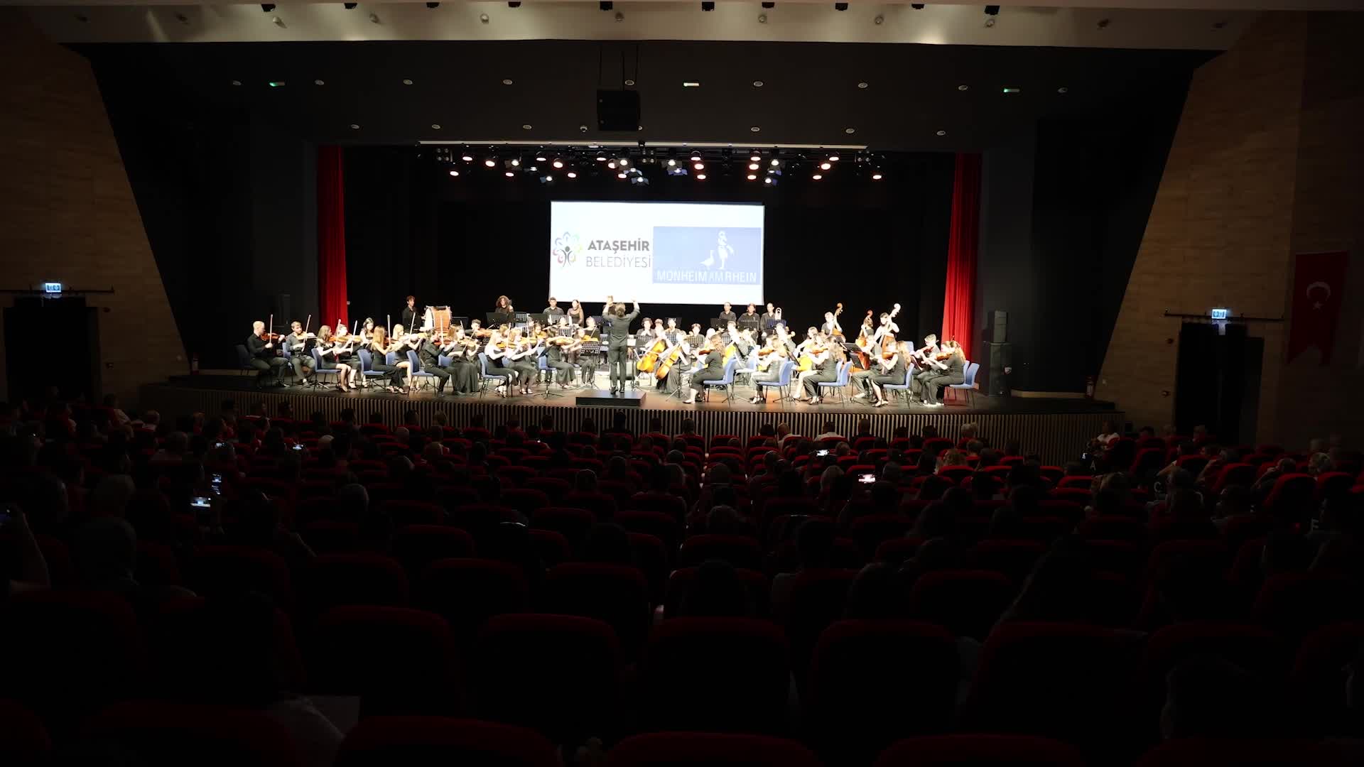 Ataşehir’de barış için iki ülkeden ortak konser: Dünyada ilk kez sahnelendi