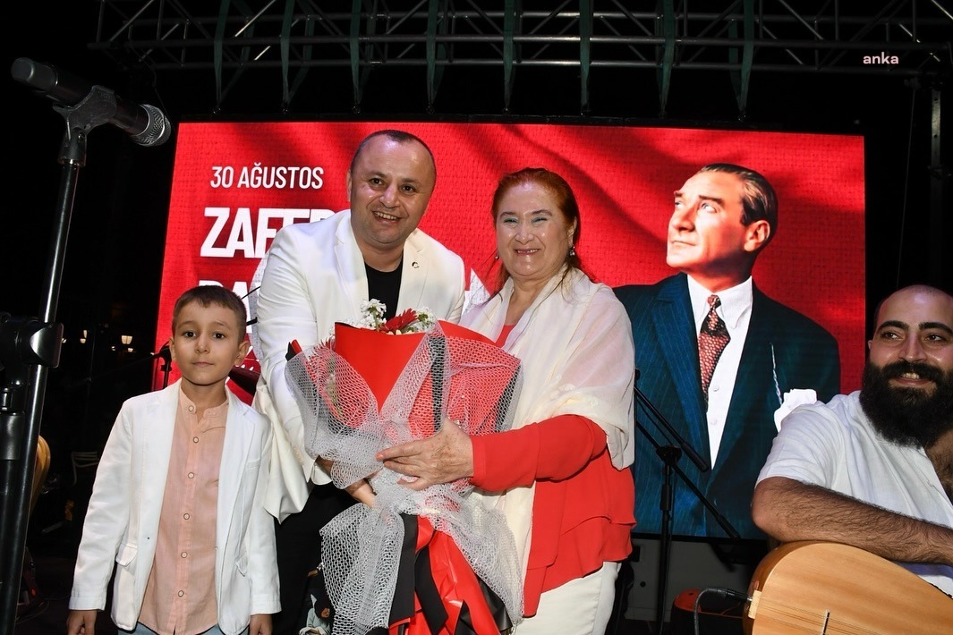 Zafer Bayramı’nda Amasya’da Sabahat Akkiraz rüzgarı esti