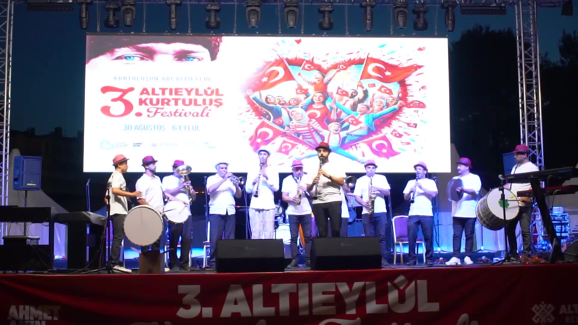 Balıkesir Büyükşehir Belediyesi, kentin kurtuluşunu festivalle kutluyor