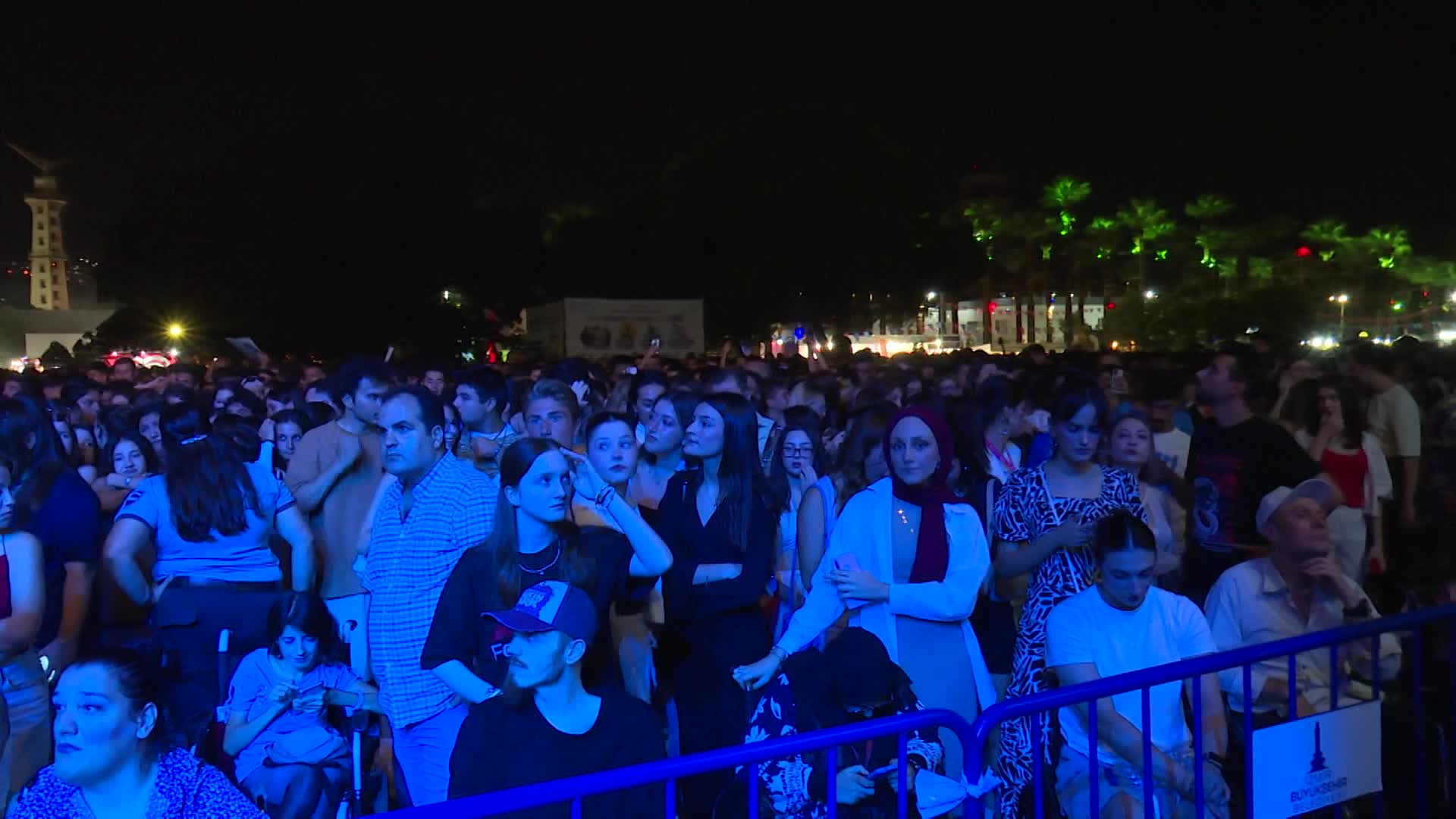 İzmir Enternasyonal Fuarı Çim Konserleri’nde Hande Yener sahne aldı