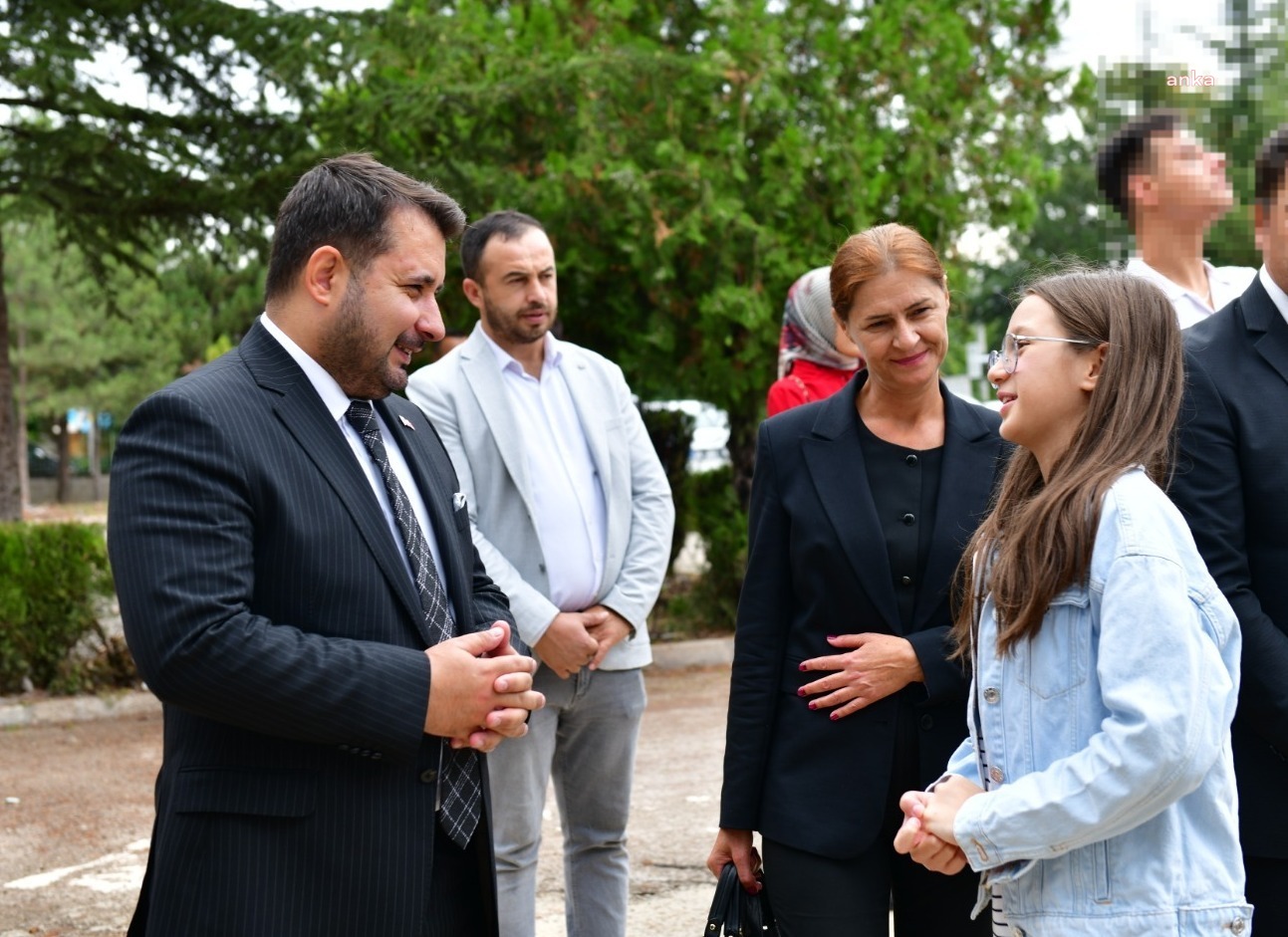 Kahramankazan Belediyesi'nden 1'nci sınıfa başlayan öğrencilere bin liralık kırtasiye desteği