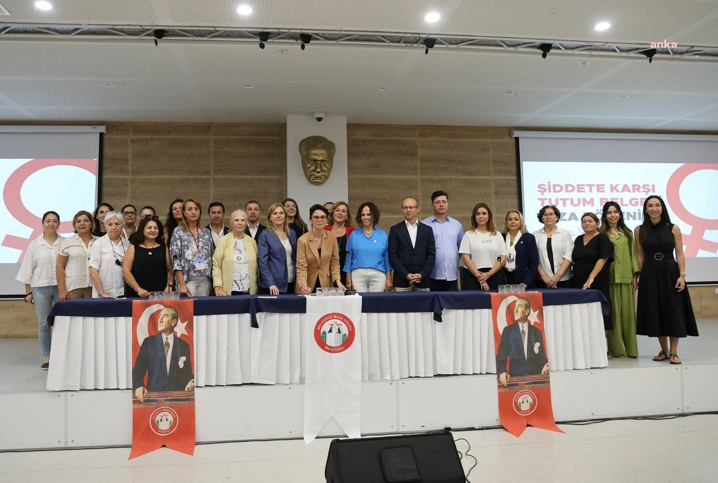 Menteşe Belediye Başkanı Köksal 'Şiddete Karşı Tutum Belgesi'ni imzaladı