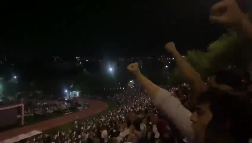 ODTÜ öğrencileri mezuniyet töreninde Rektör Ahmet Yozgatlıgil'in konuşmasını protesto etti