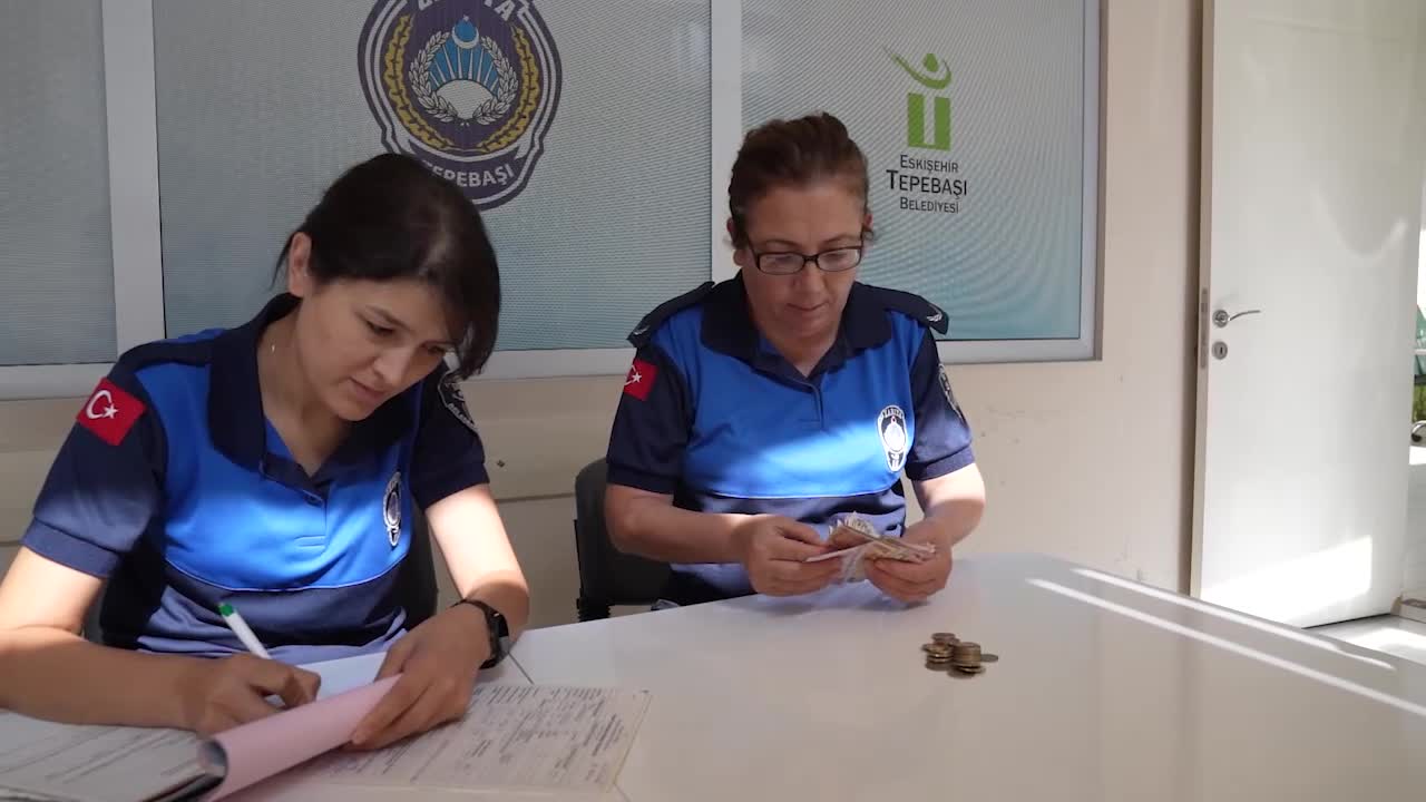 Tepebaşı Zabıtası dilenciliğe geçit vermiyor