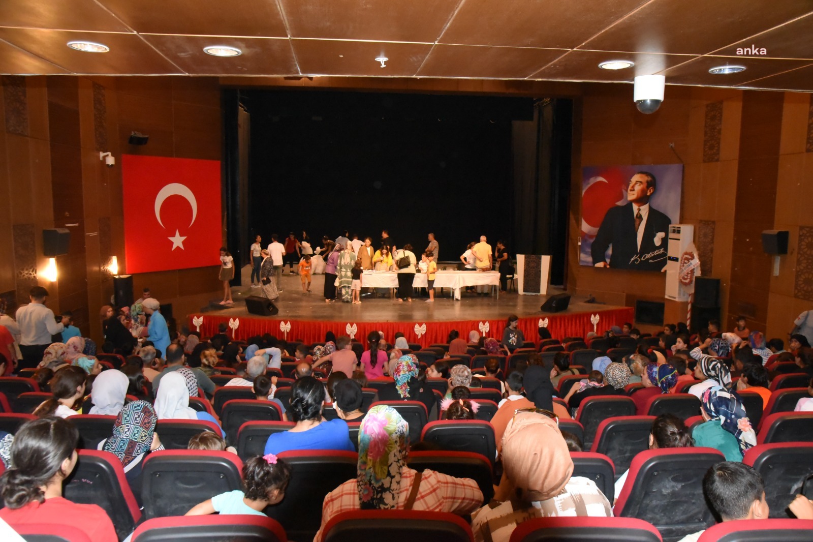 Ceyhan Belediyesi’nden bin öğrenciye eğitim ve kırtasiye desteği