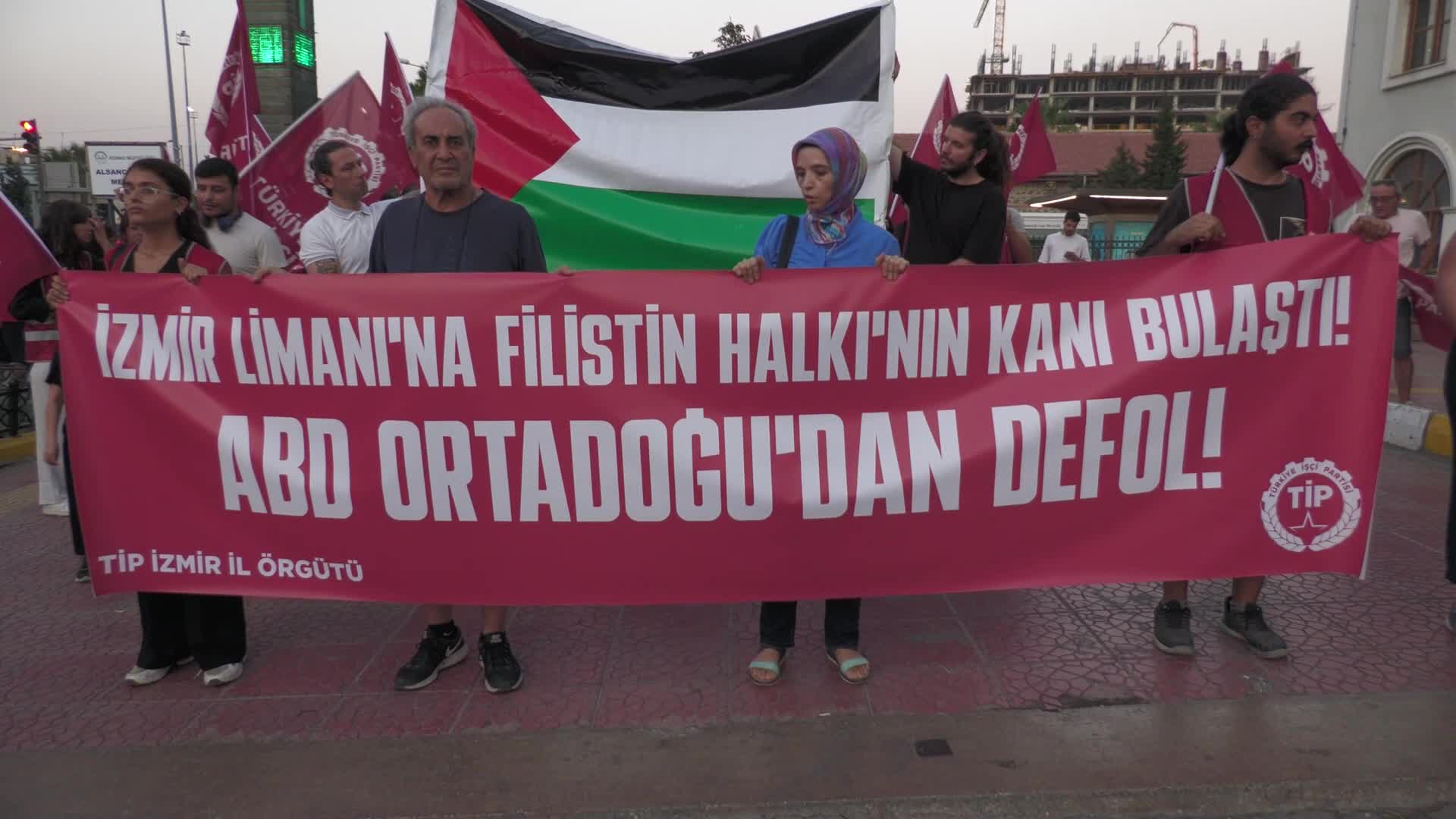 TİP İzmir İl Örgütü, İzmir Limanı’na demirleyen ABD savaş gemisini protesto etti: İzmir Limanı kana bulanmıştır