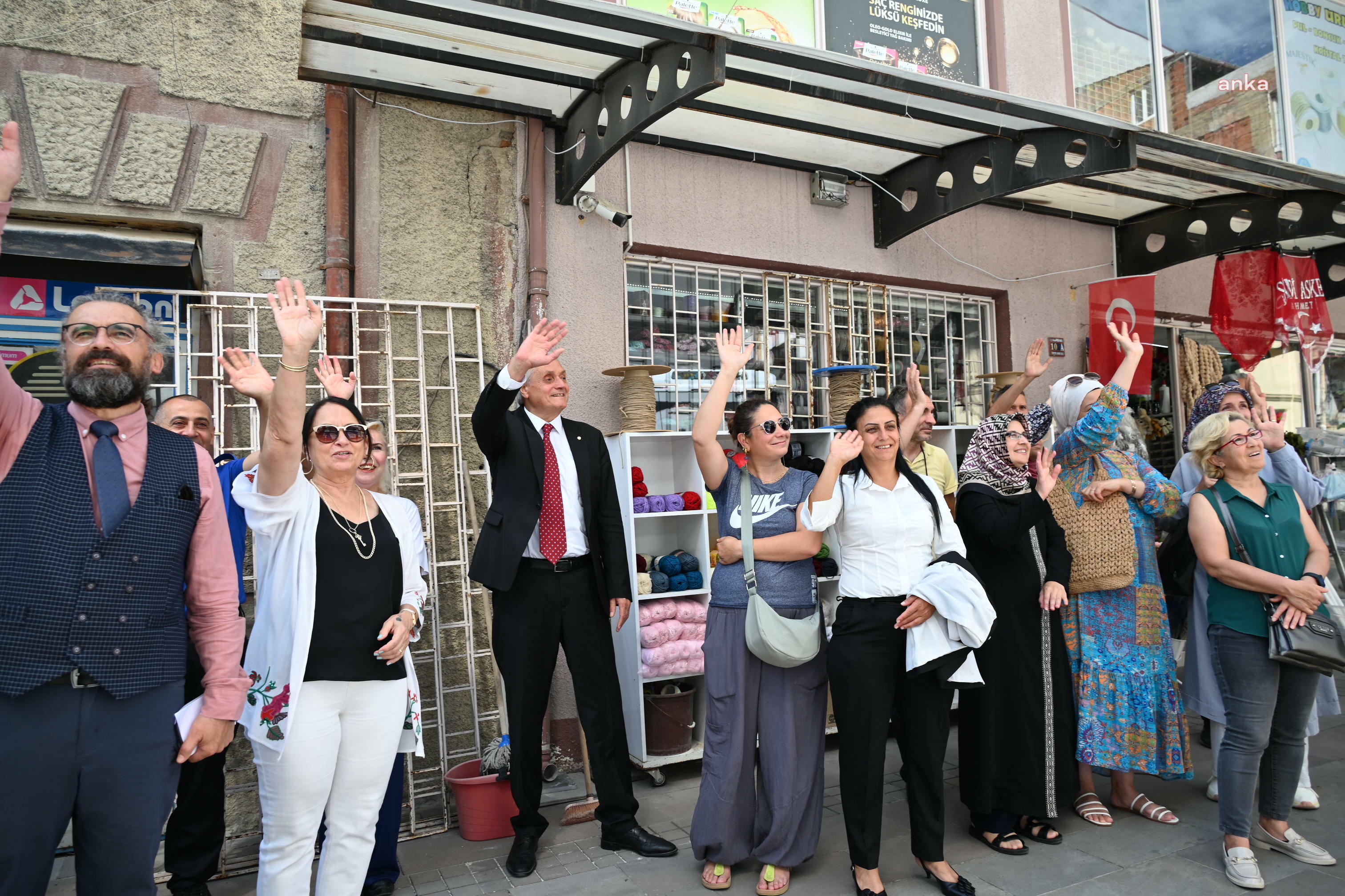 Başkan Bakkalcıoğlu gençleri kampa uğurladı