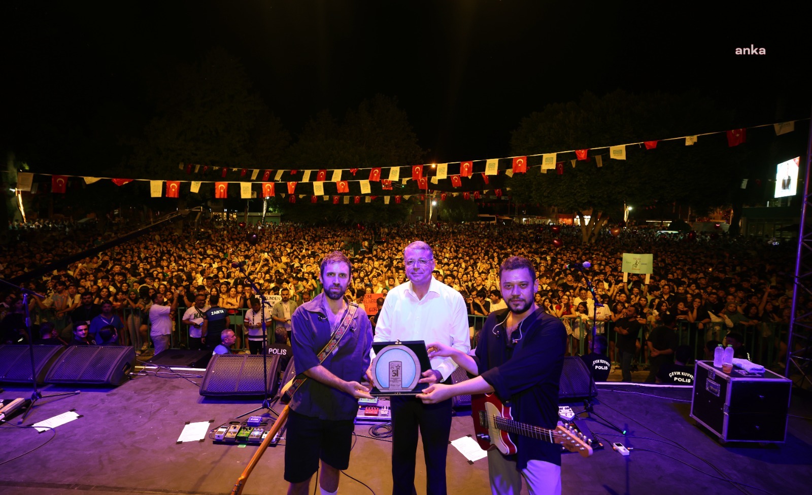 Silifkeliler Adamlar Grubu şarkılarıyla coştu
