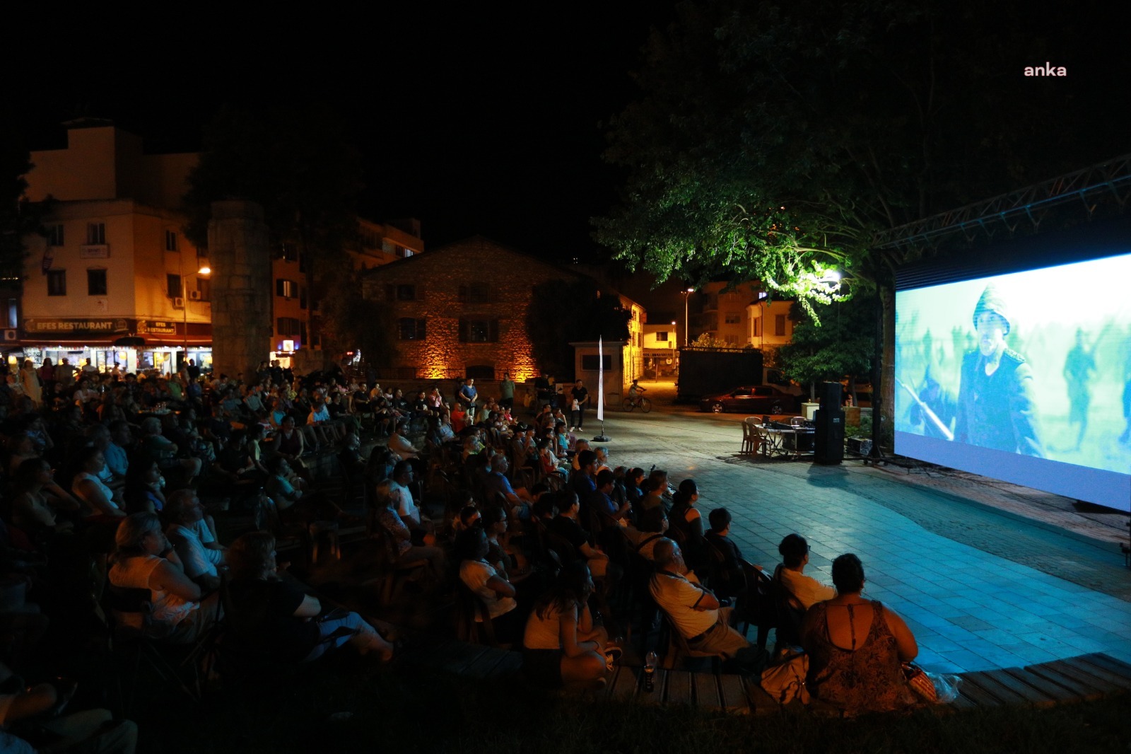 Atatürk'ün hayatını anlatan film, Efes Selçuklularla buluştu